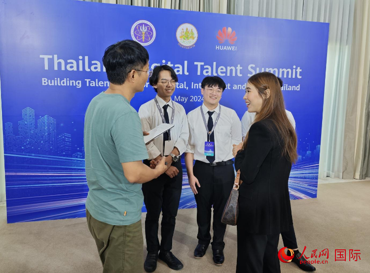 泰國國立法政大學(xué)學(xué)生接受本網(wǎng)采訪。李映民攝