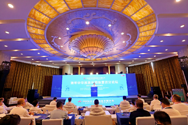 講好中華民族共同體故事，讓網(wǎng)絡(luò)“連心”更“聚心”