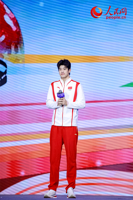 潘展樂分享自己的成長(zhǎng)經(jīng)歷。人民網(wǎng)記者 于凱攝