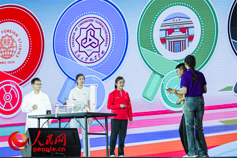 陳夢(mèng)與南開學(xué)子互動(dòng)。人民網(wǎng)記者 于凱攝