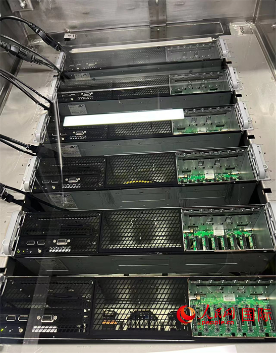 液冷服務(wù)器。人民網(wǎng)記者曾書柔攝