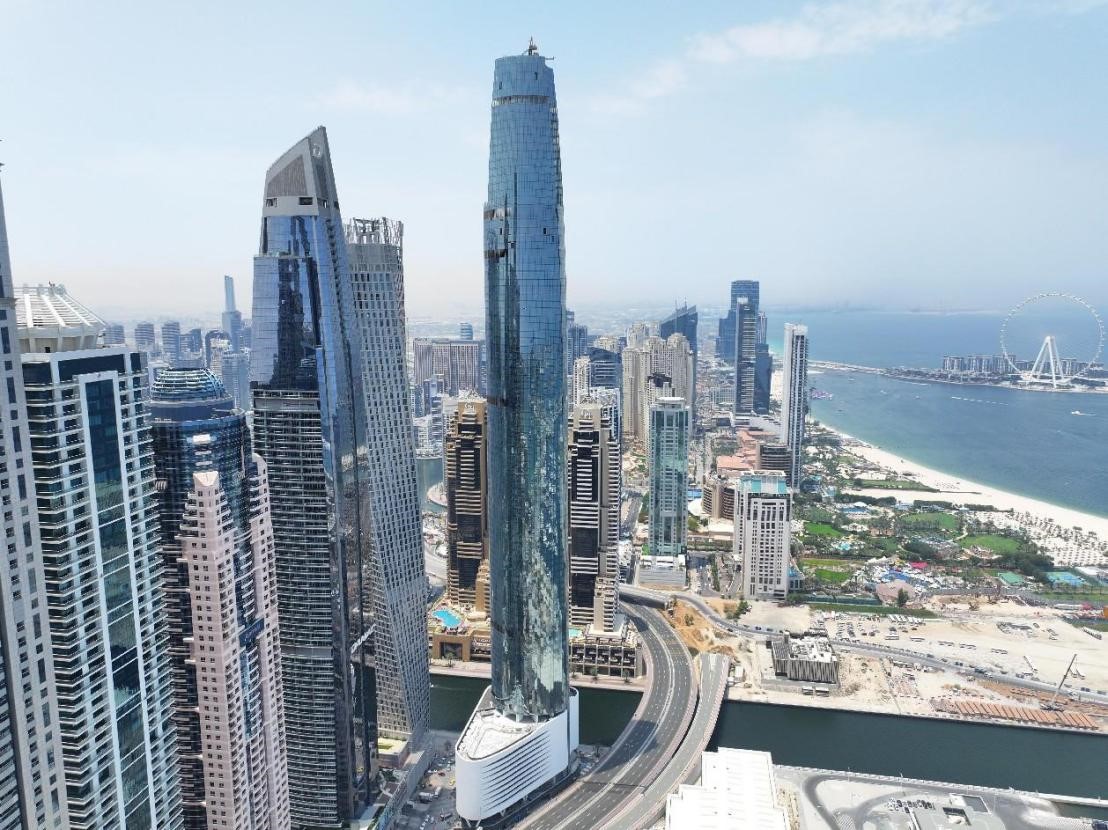 圖中最高建筑即為迪拜藍(lán)天酒店。中鐵十八局供圖