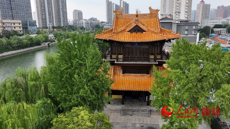 黃樓外觀。人民網(wǎng)記者 余樂(lè)攝