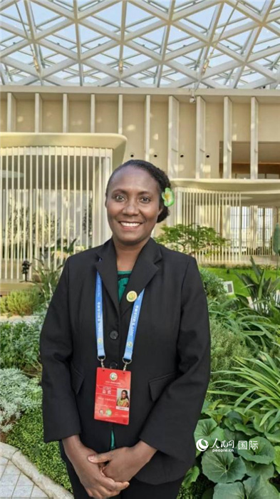 所羅門群島婦女、青年、兒童與家庭事務(wù)部新聞發(fā)言人尼祿·凡科莎接受人民網(wǎng)采訪。 人民網(wǎng) 吳詩敏攝