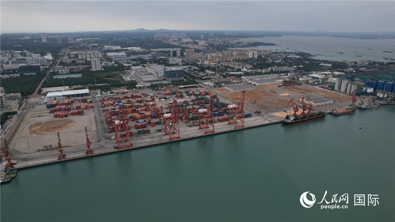 海南省儋州市洋浦國(guó)際集裝箱碼頭俯瞰圖。人民網(wǎng)記者孟凡盛攝