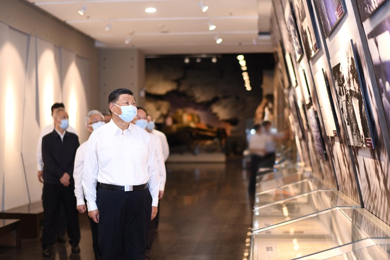 2022年8月16日至17日，中共中央總書記、國家主席、中央軍委主席習(xí)近平在遼寧考察。這是16日下午，習(xí)近平在錦州市考察遼沈戰(zhàn)役紀(jì)念館。 新華社記者 燕雁 攝