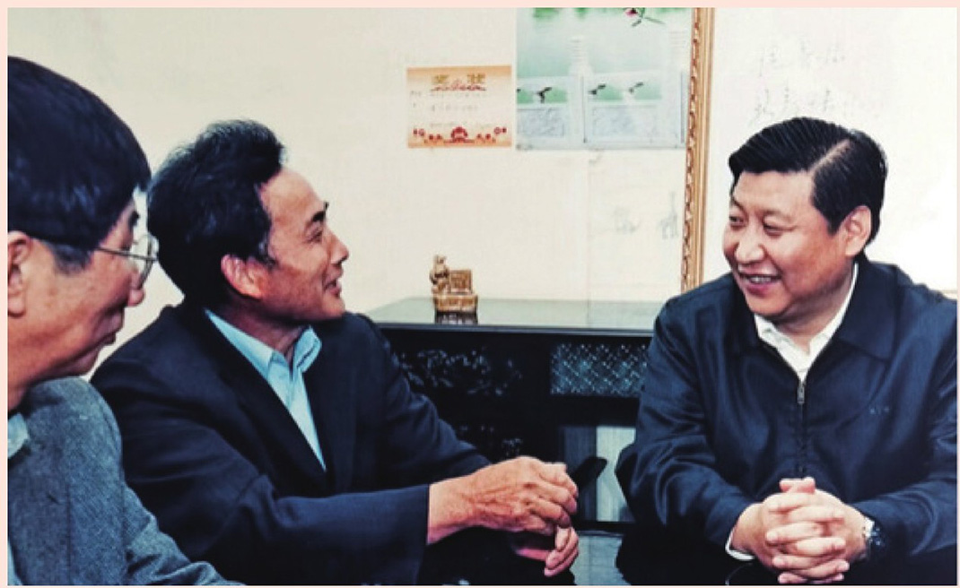 2003年4月24日，時(shí)任浙江省委書記習(xí)近平在浙江下姜村調(diào)研。