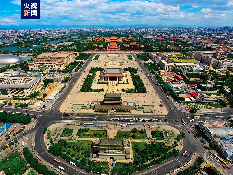 △全長(zhǎng)7.8公里的北京中軸線上，分布有鐘鼓樓、景山、故宮等15處遺產(chǎn)構(gòu)成要素。