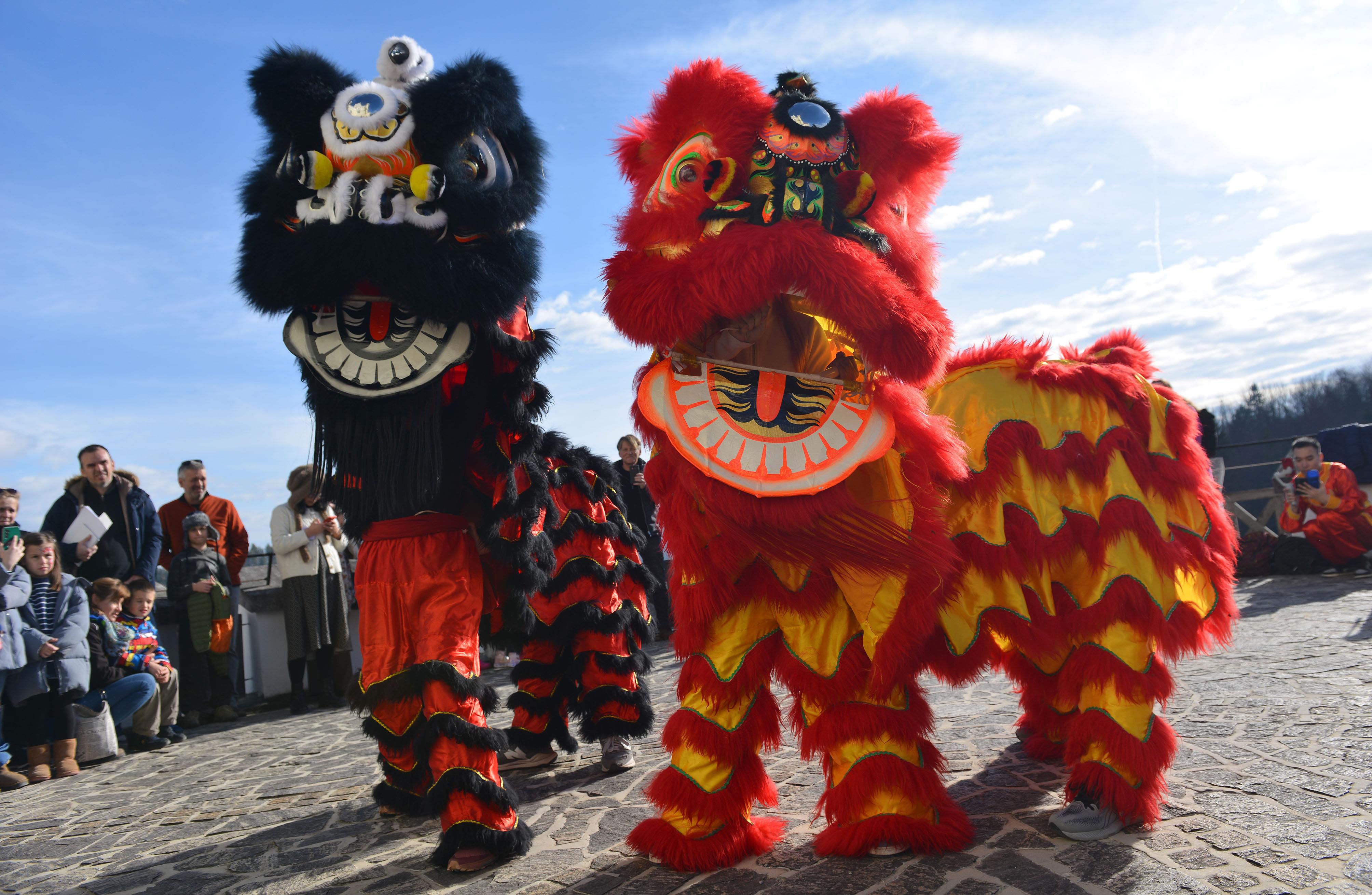 △當(dāng)?shù)貢r(shí)間2024年2月4日，克羅地亞克拉皮納，薩格勒布大學(xué)孔子學(xué)院舉辦一系列活動(dòng)，迎接中國(guó)農(nóng)歷龍年春節(jié)。