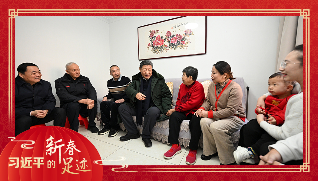 2025年1月23日，農(nóng)歷新年前夕，習(xí)近平總書(shū)記在遼寧沈陽(yáng)大東區(qū)長(zhǎng)安街道長(zhǎng)安小區(qū)考察時(shí)，走進(jìn)居民郎素蘭家中看望。