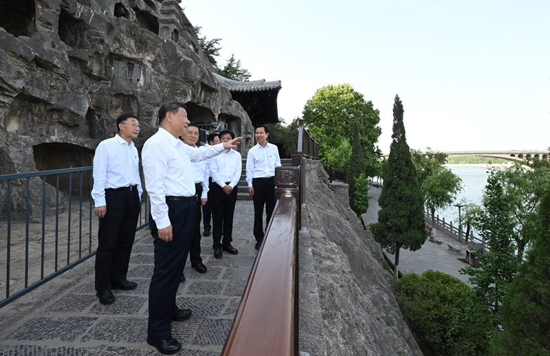 2025年5月19日至20日，中共中央總書(shū)記、國(guó)家主席、中央軍委主席習(xí)近平在河南考察。這是19日下午，習(xí)近平在洛陽(yáng)龍門(mén)石窟考察。新華社記者 謝環(huán)馳 攝