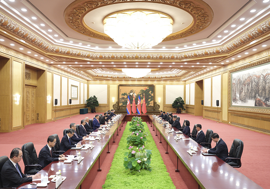 9月4日晚，中共中央總書記、國家主席習(xí)近平在北京人民大會堂同來華出席紀(jì)念中國人民抗日戰(zhàn)爭暨世界反法西斯戰(zhàn)爭勝利80周年活動的朝鮮勞動黨總書記、國務(wù)委員長金正恩舉行會談。