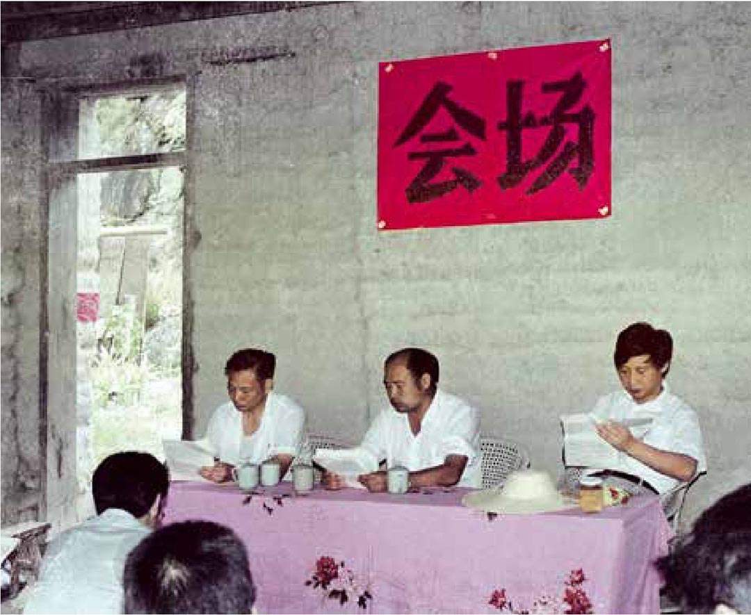 1989年7月，習(xí)近平在壽寧縣下黨鄉(xiāng)召開現(xiàn)場辦公會。
