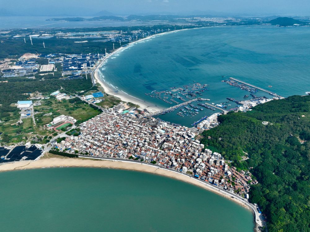 這是2024年10月16日拍攝的福建省漳州市東山縣澳角村（無人機照片）。新華社記者姜克紅攝