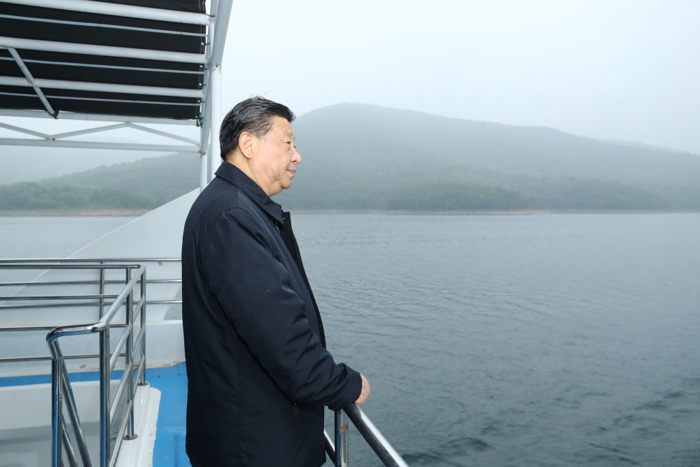2021年5月13日下午，習(xí)近平總書記在河南南陽(yáng)乘船考察丹江口水庫(kù)。