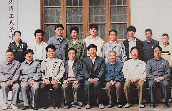 1990年5月，剛調任福州市委書記的習近平到寧德交接工作時，調研福安市社口鄉(xiāng)坦洋工夫茶葉公司。