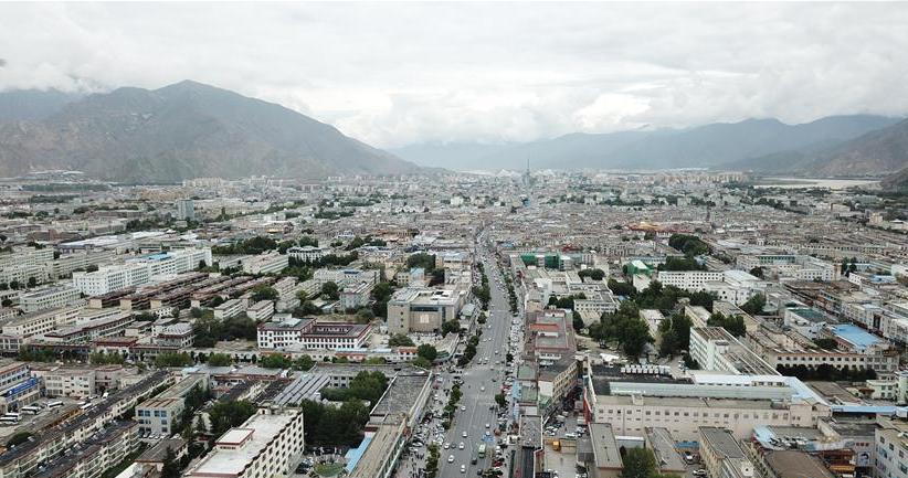 8月10日無人機(jī)拍攝的拉薩城市一景。新華社記者 王益亮 攝.jpg