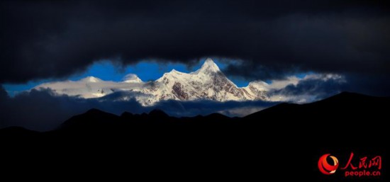 南迦巴瓦峰遠(yuǎn)眺。次仁羅布 攝