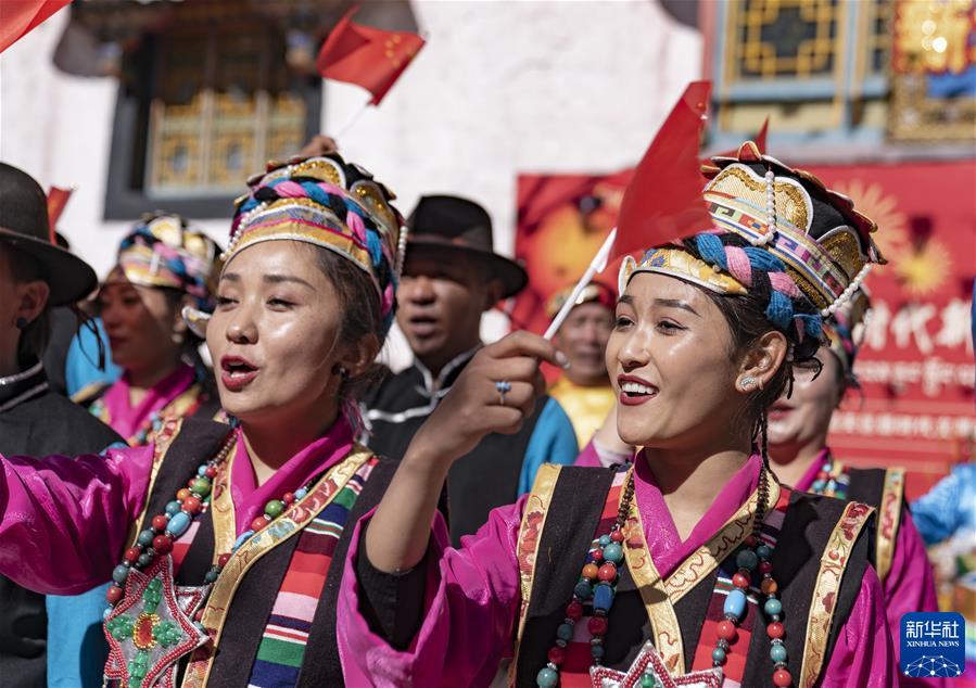 (社會(huì))(2)拉薩:八廓街老大院里的笑聲