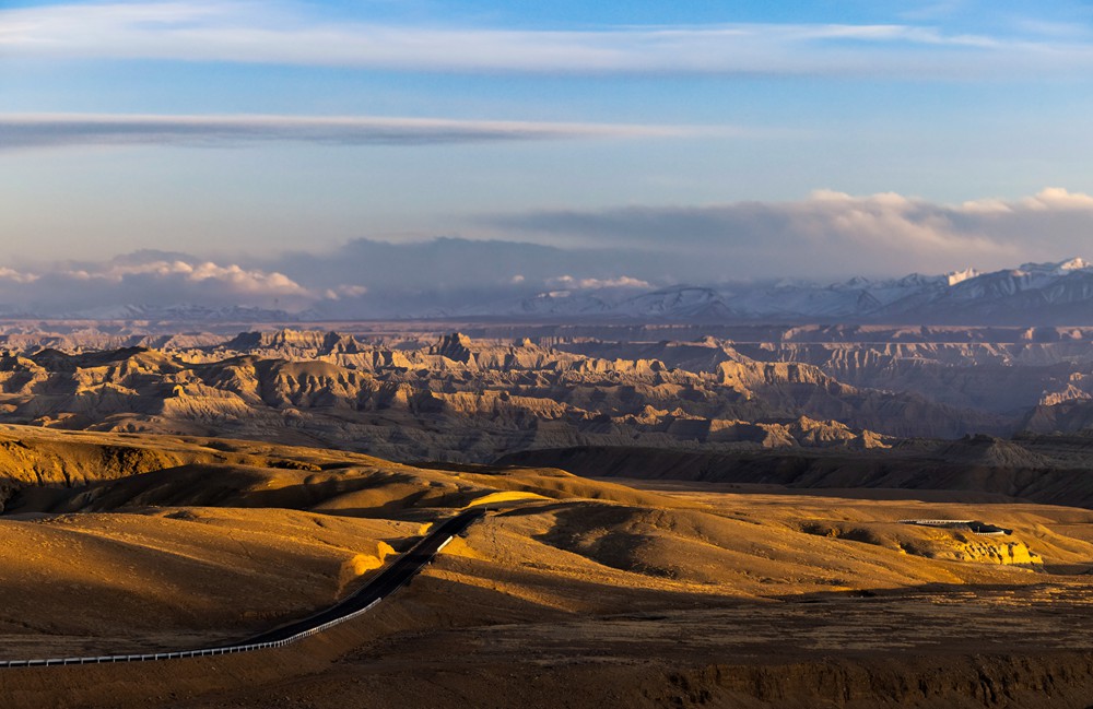 換個(gè)角度看土林。貢覺群培攝