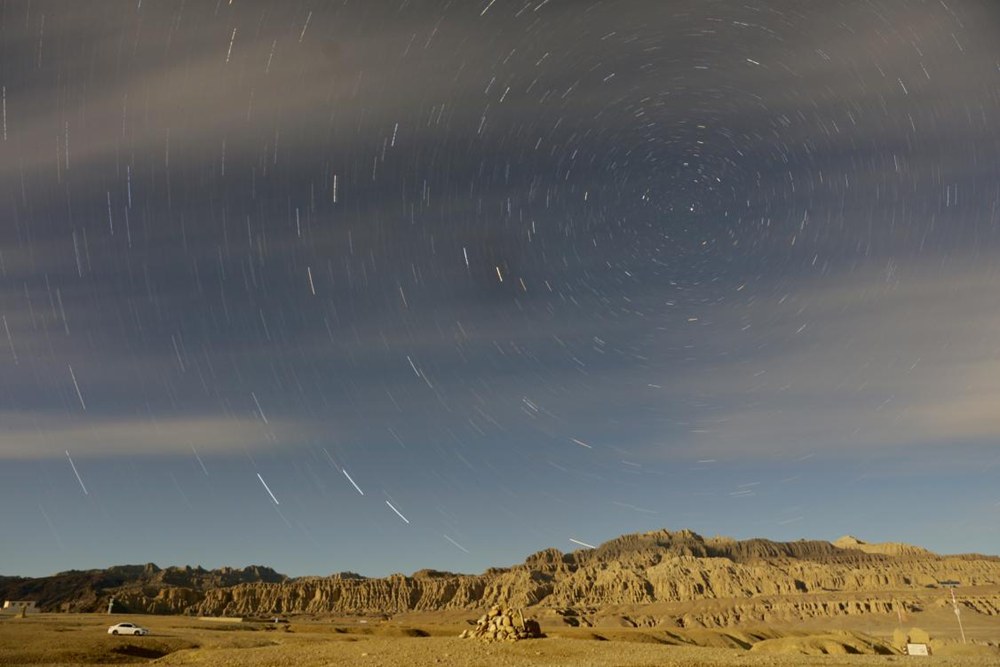 札達(dá)土林上空的星空。旦真次旦攝