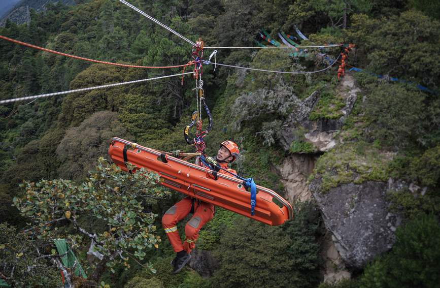 橫渡現(xiàn)場 。西繞拉翁攝
