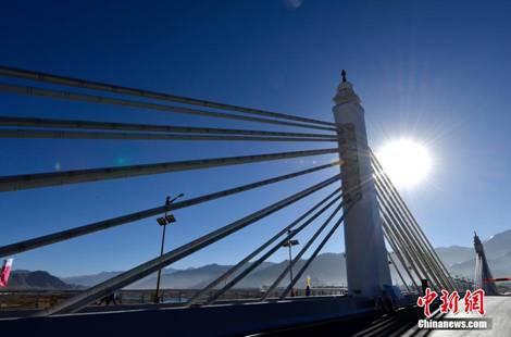 8圖 2013年11月27日納金大橋通車儀式。圖片來源：中新社。.jpg