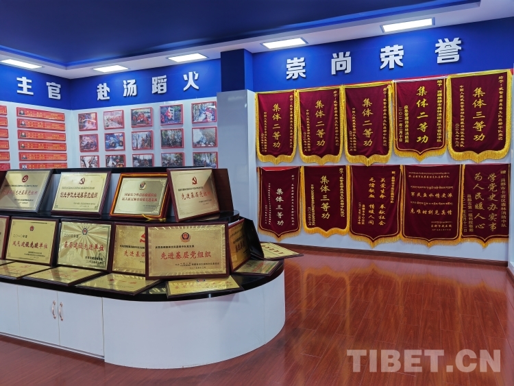 1  標(biāo)兵中隊榮譽(yù)室 .jpg