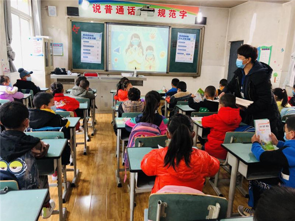 圖片默認標題_fororder_4、恢復(fù)上課的學生們-攝影-左斌