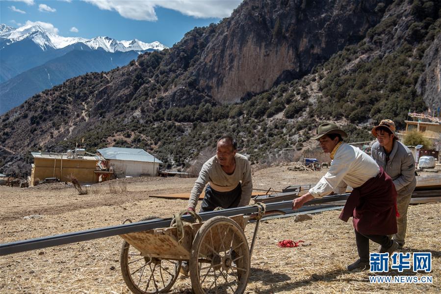 (決戰(zhàn)決勝脫貧攻堅(jiān)·聚焦三區(qū)三州·圖文互動(dòng))(2)拓展新天地——云南迪慶藏區(qū)“新產(chǎn)業(yè)”掠影