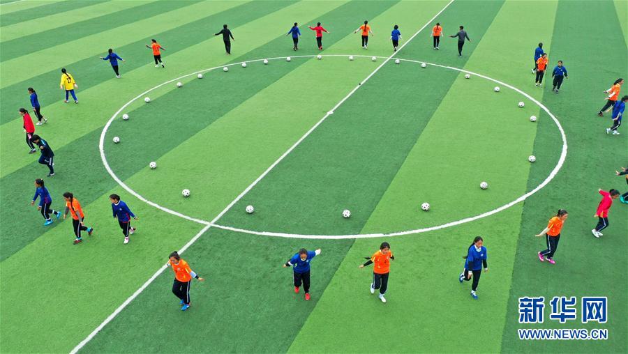 （體育·專題）（19）足球——踢球吧！草原女孩