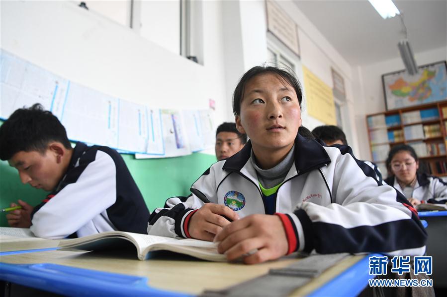 （體育·專題）（21）足球——踢球吧！草原女孩