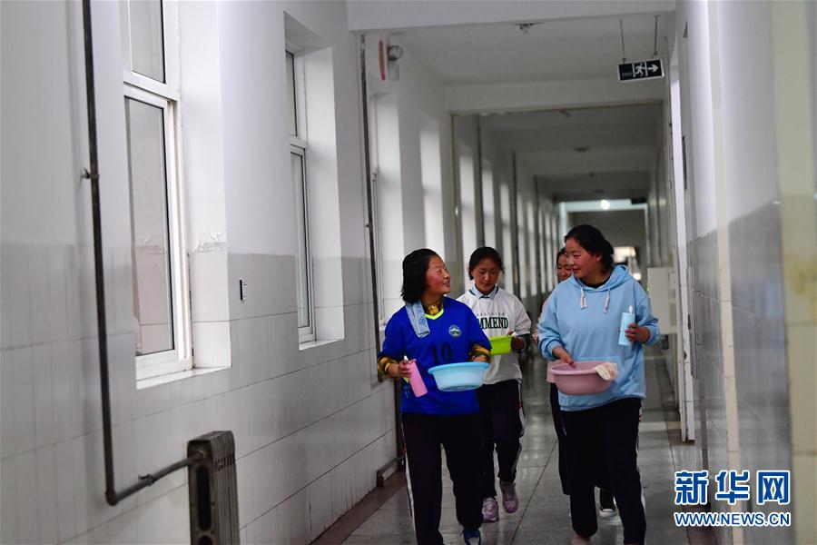 （體育·專題）（23）足球——踢球吧！草原女孩