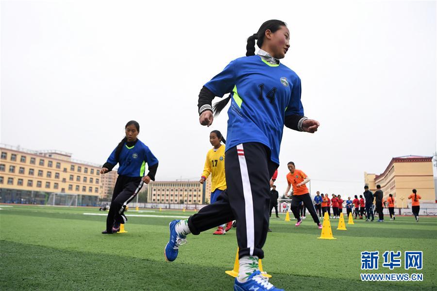 （體育·專題）（13）足球——踢球吧！草原女孩