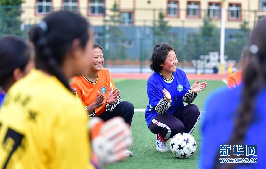 （體育·專題）（15）足球——踢球吧！草原女孩