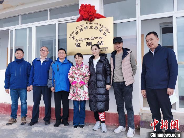 揭牌儀式現(xiàn)場(chǎng)?！垪?攝