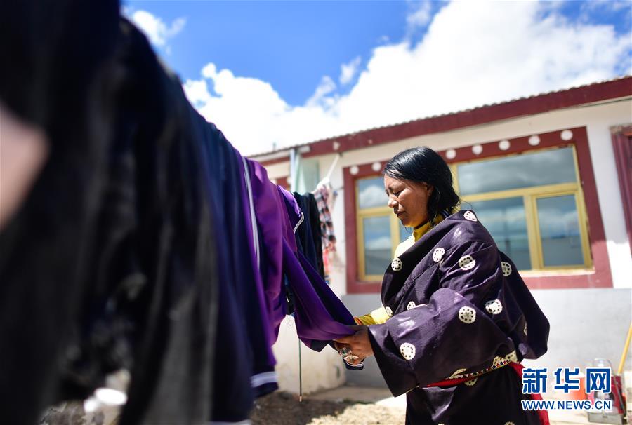 （走向我們的小康生活）（3）青?，敹啵狐S河源的幸福村