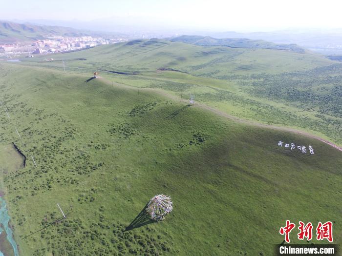 拍攝于2017年6月的甘南當周草原。(資料圖) 楊艷敏 攝