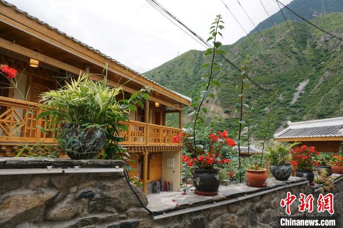 若吉村民宿?！∽g 攝