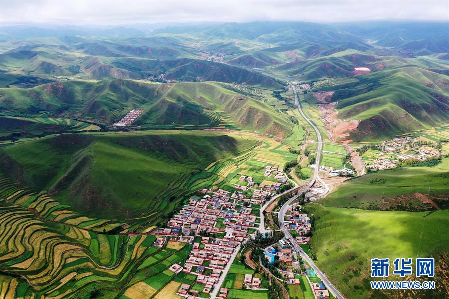 (走向我們的小康生活)(4)飛閱九色甘南香巴拉