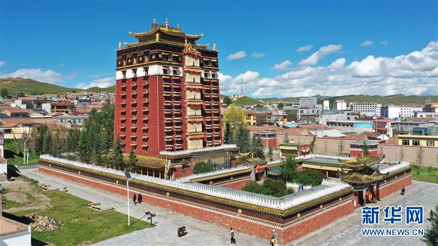 (走向我們的小康生活)(16)飛閱九色甘南香巴拉