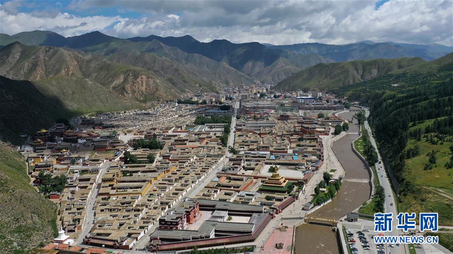 (走向我們的小康生活)(19)飛閱九色甘南香巴拉