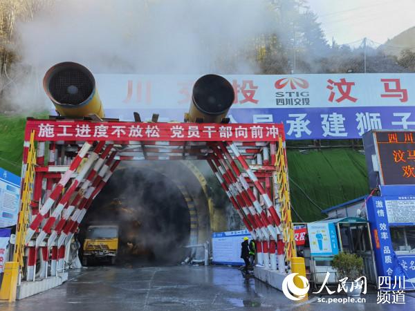 獅子坪隧道口。郭瑩 攝