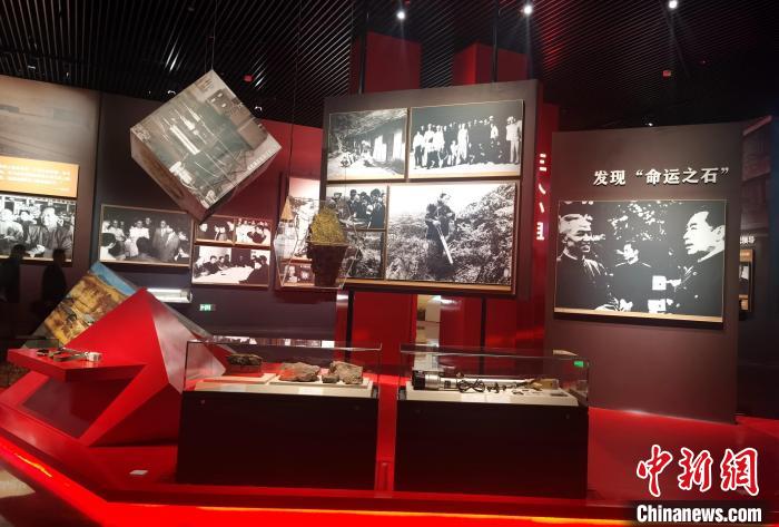 圖為紀(jì)念館內(nèi)部一角?！《∮衩?攝
