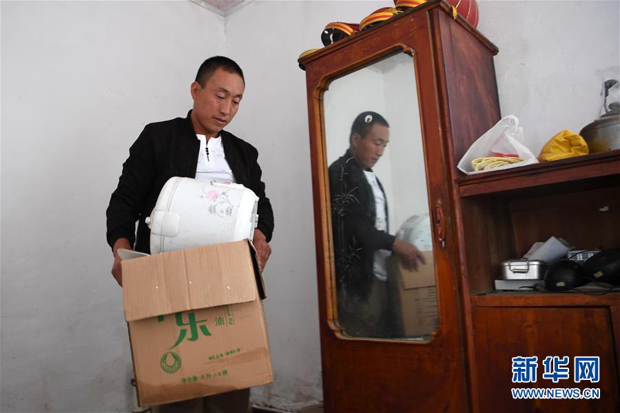 （新華全媒+）（2）千里“挪窩”，踏實(shí)開(kāi)啟新生活