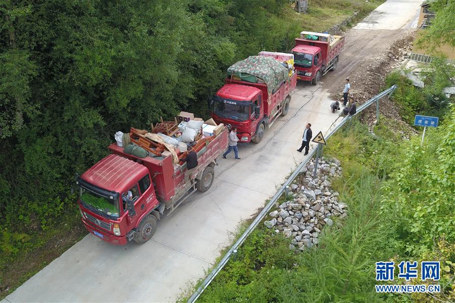 （新華全媒+）（12）千里“挪窩”，踏實(shí)開(kāi)啟新生活