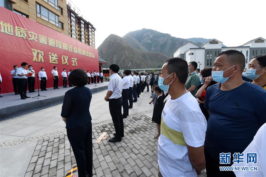 （新華全媒+）（15）千里“挪窩”，踏實(shí)開(kāi)啟新生活