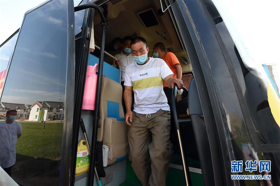 （新華全媒+）（19）千里“挪窩”，踏實(shí)開(kāi)啟新生活