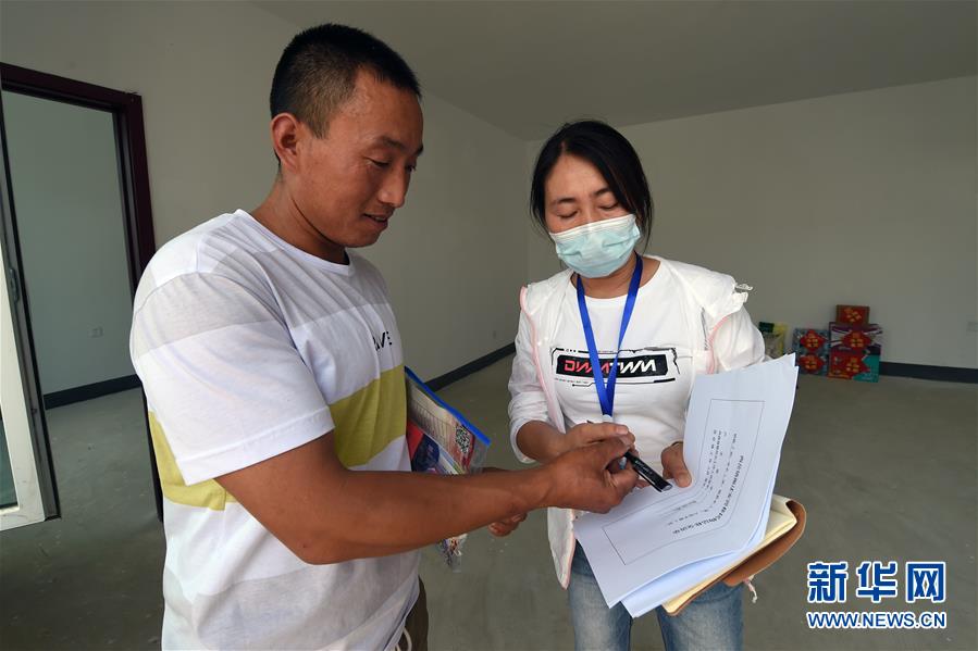 （新華全媒+）（24）千里“挪窩”，踏實(shí)開(kāi)啟新生活