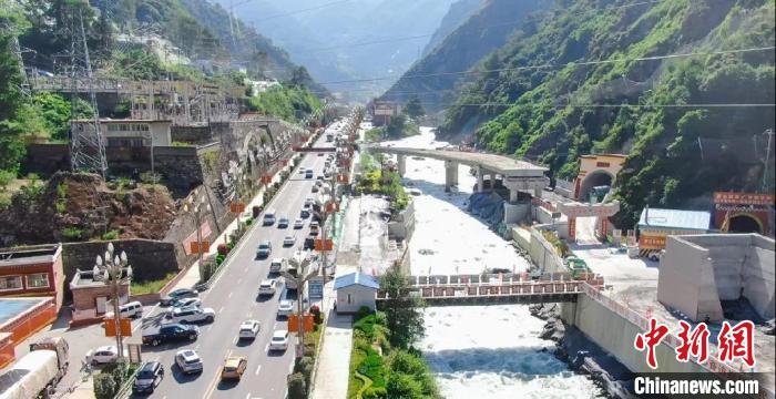 郭達(dá)山隧道進(jìn)口實(shí)況?！】蛋蛡髅焦﹫D